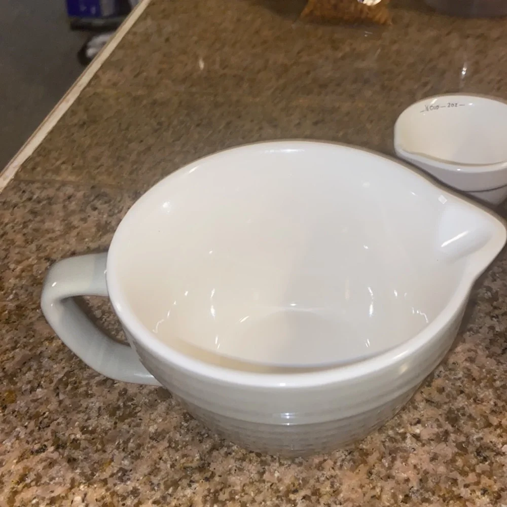 Creative Co-Op ceramic measuring cups. 1 1/2 cup, 1 cup, 1/2cup, and 1/4 cup